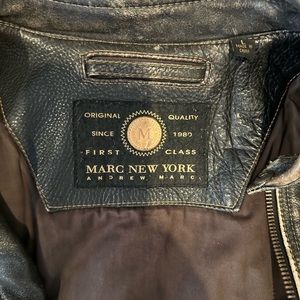 100% leather jacket by Andrew Mark New York, Size L.Thermal insulation